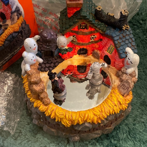 NWT & Vintage Halloween Skating Land - Picture 1 of 7